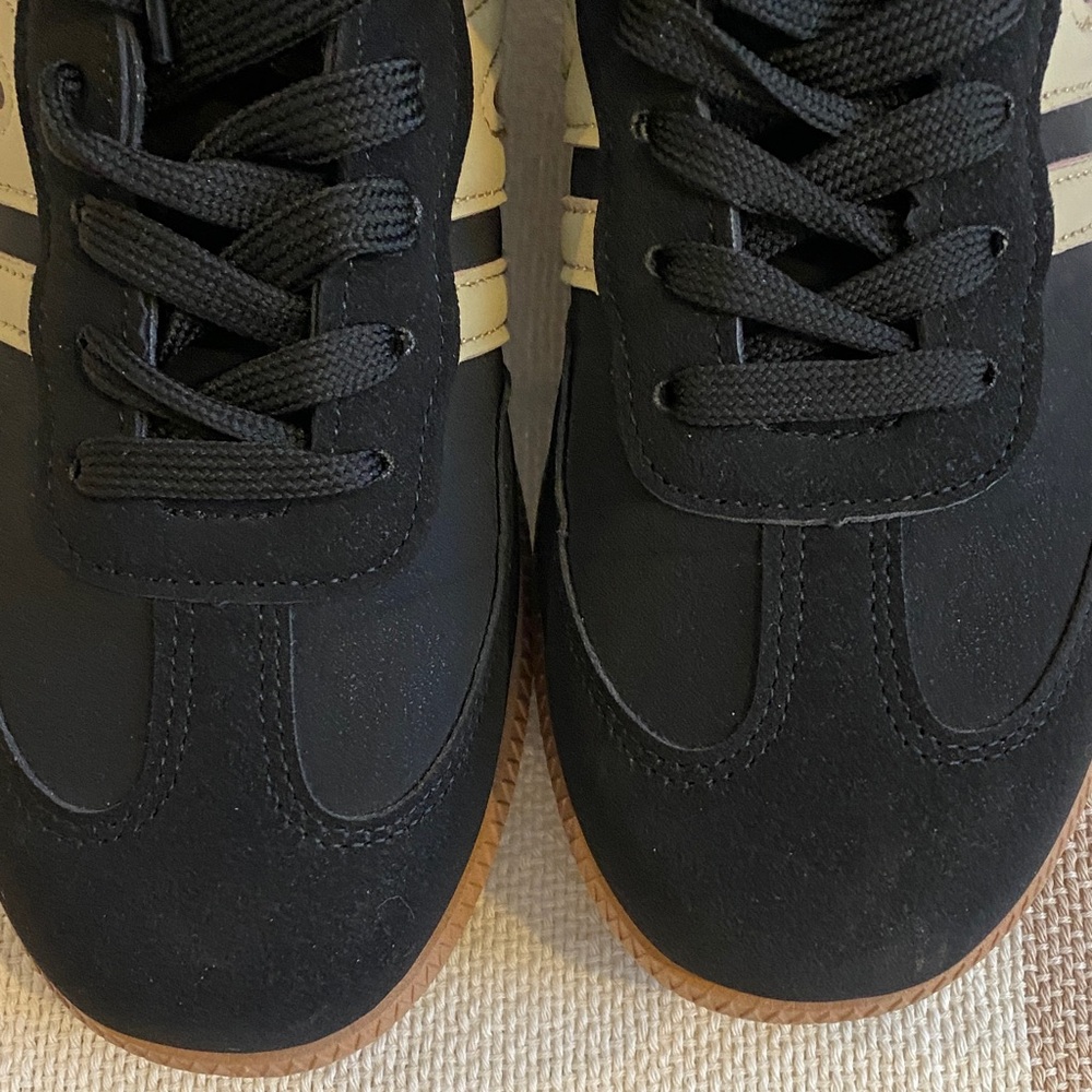 Stylish Black and Tan Women's Sneakers - Picture 6 of 12